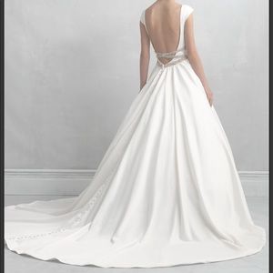 Madison James MJ07 Size 10 Wedding Gown